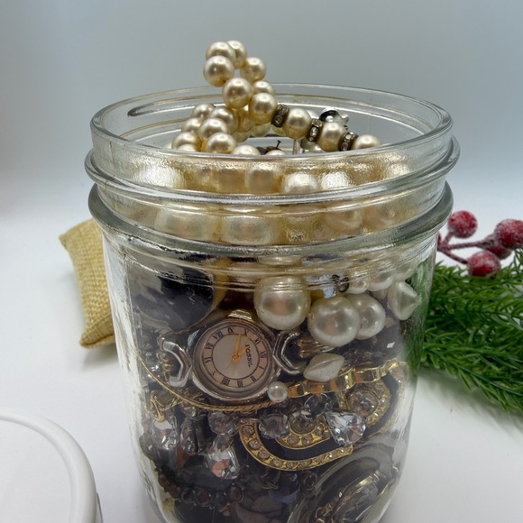 Elegant Pearl and Gold Jewelry Jar 🏺 Collection - Picture 3 of 17